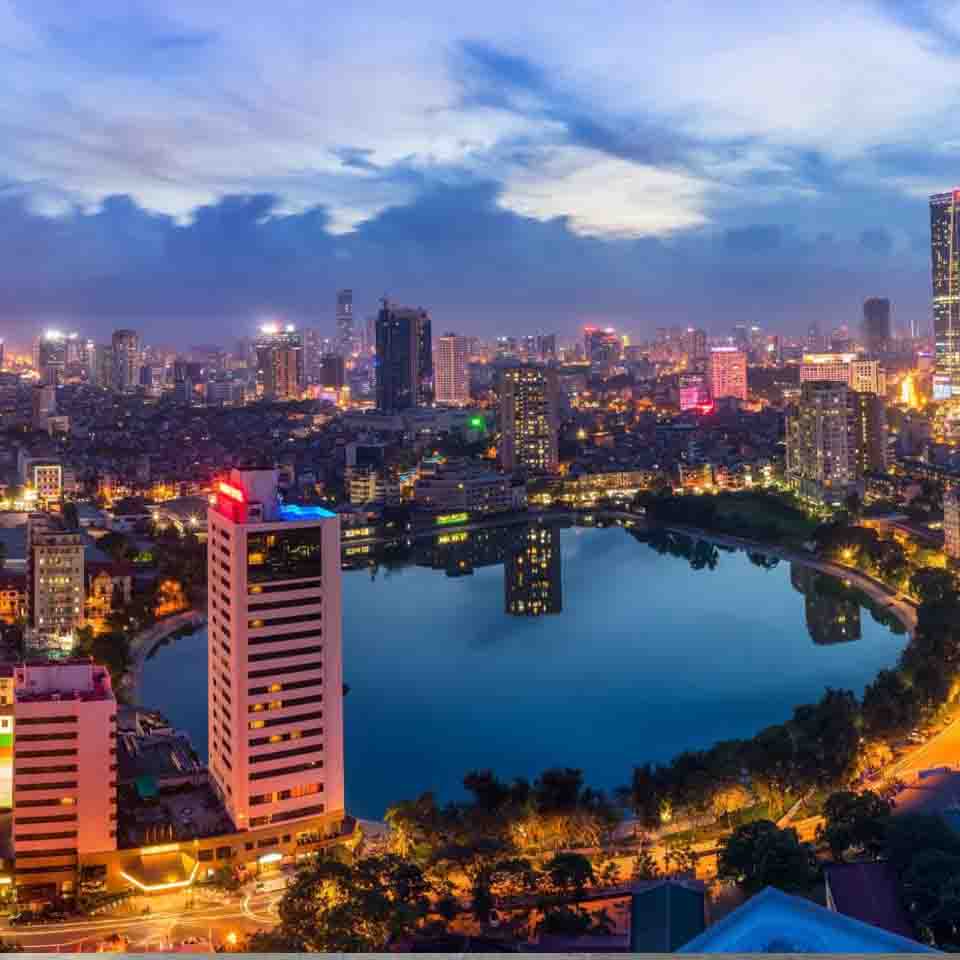 Thị trường nhà đất quận Ba Đình tiếp tục thu hút giới đầu tư nhờ vị trí trung tâm, hạ tầng đồng bộ và giá trị thanh khoản cao. Dù thị trường biến động, bất động sản Ba Đình vẫn giữ được sức hút bền vữ